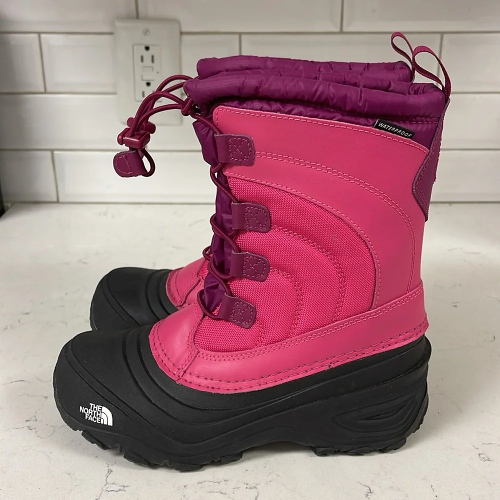 The North Face Alpenglow IV Boots - Youth Size 4 NWOT